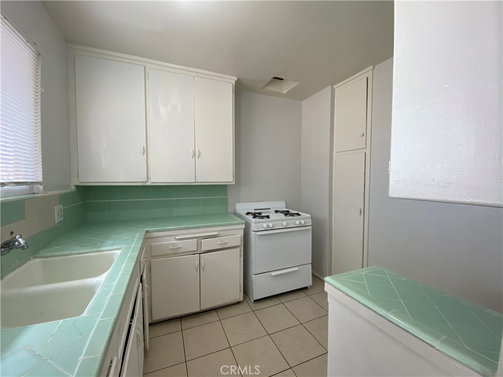 516 E Lomita Avenue 12