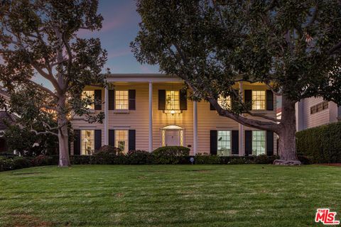 Photo of 625 N Sierra Drive, Beverly Hills, CA 90210 (MLS # 25620481)