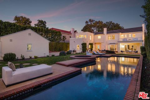 Photo of 625 N Sierra Drive, Beverly Hills, CA 90210 (MLS # 25620481)