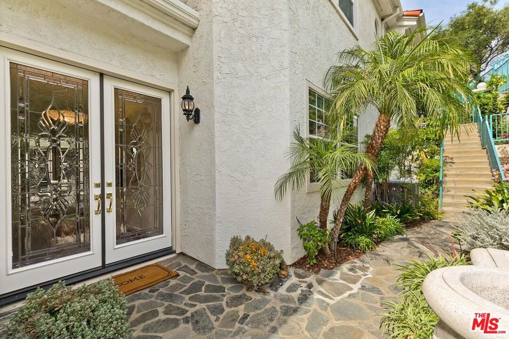 Photo of 2048 Palisades Drive, Pacific Palisades, CA 90272 (MLS # 26707225)
