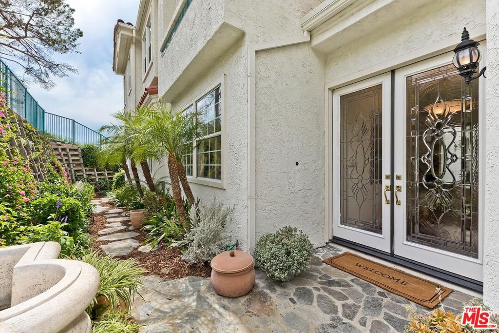 Photo of 2048 Palisades Drive, Pacific Palisades, CA 90272 (MLS # 26707225)