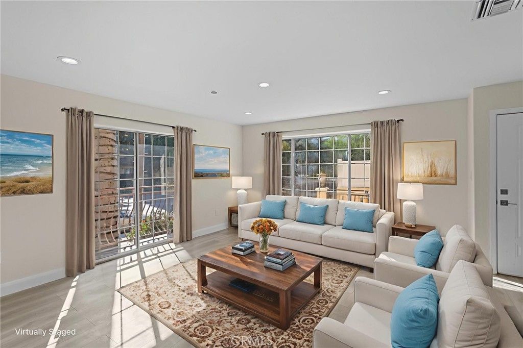 Photo of 14957 Victory Boulevard #101, Van Nuys, CA 91411 (MLS # BB25255416)