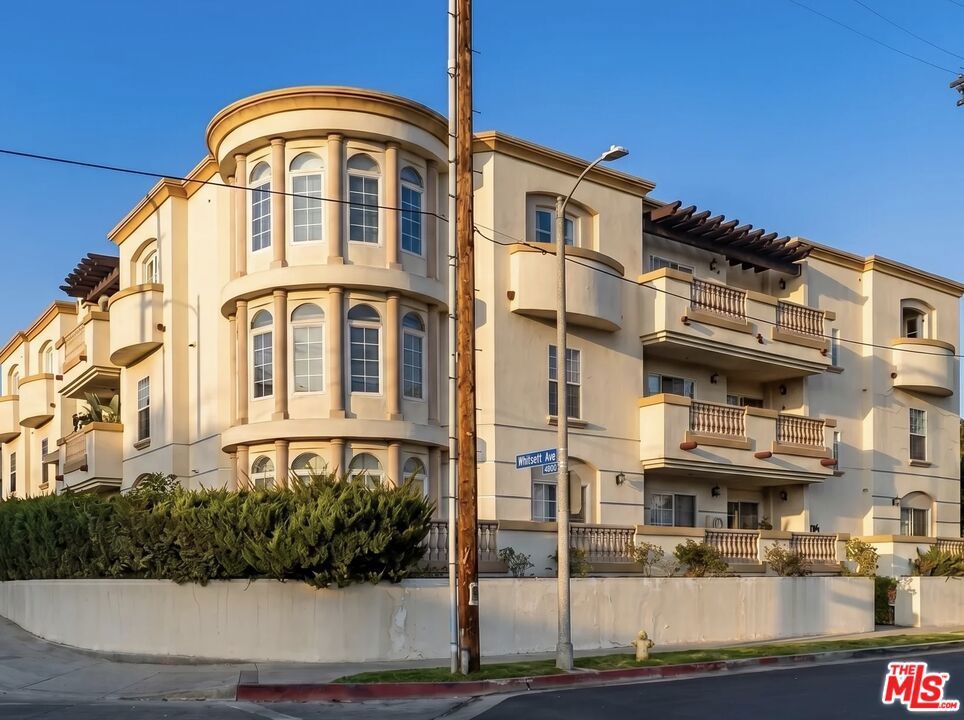 4832 Whitsett Avenue 203