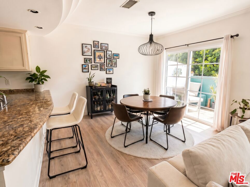 4832 Whitsett Avenue 203