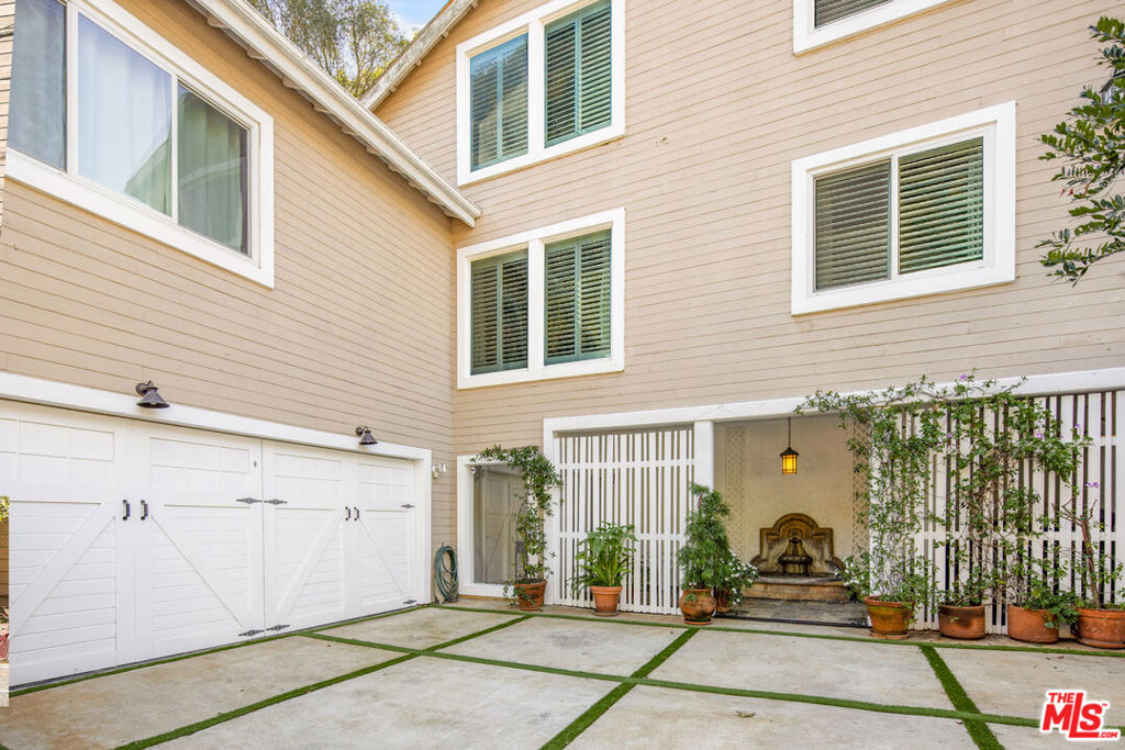 1647 N Beverly Glen Boulevard