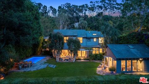 761 Latimer Road Santa Monica CA 90402