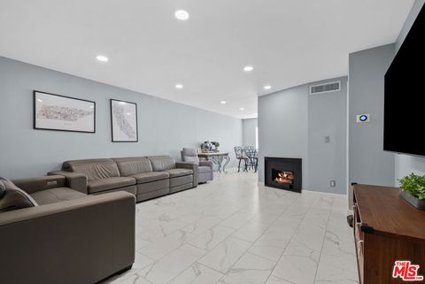 Photo of 8024 Via Pompeii, Burbank, CA 91504 (MLS # 25618525)