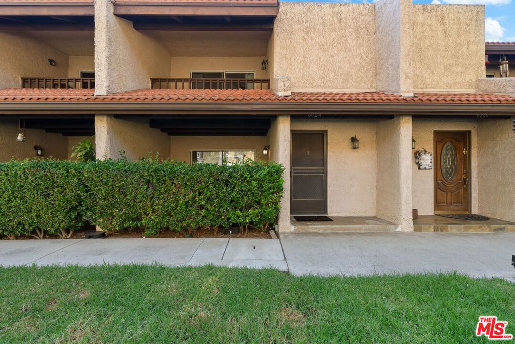 Photo of 8024 Via Pompeii, Burbank, CA 91504 (MLS # 25618525)