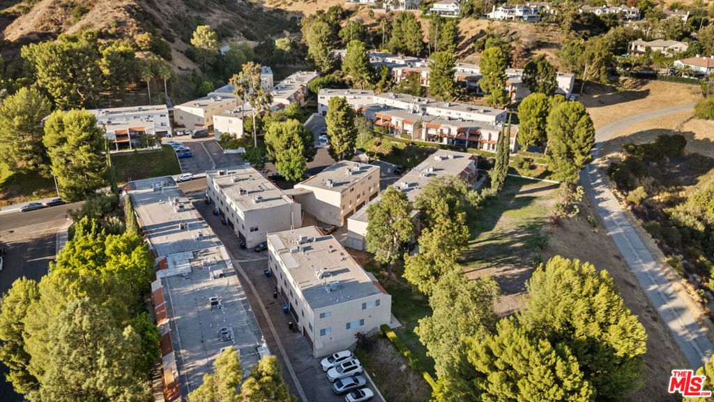 Photo of 8024 Via Pompeii, Burbank, CA 91504 (MLS # 25618525)