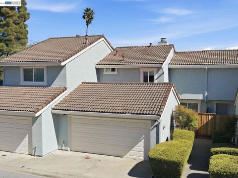 Photo of 124 Westgate Cir Cir, San Pablo, CA 94806 (MLS # 41127796)