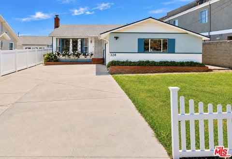 Photo of 328 E Plymouth Street, Inglewood, CA 90302 (MLS # 26104643)