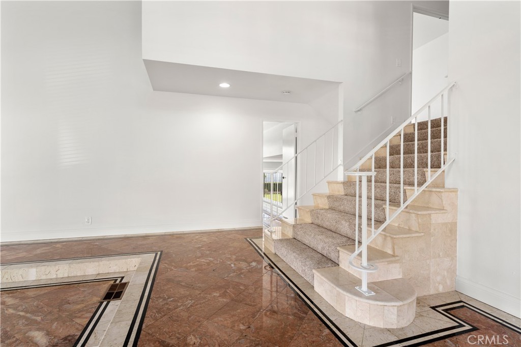 2326 N Rockridge