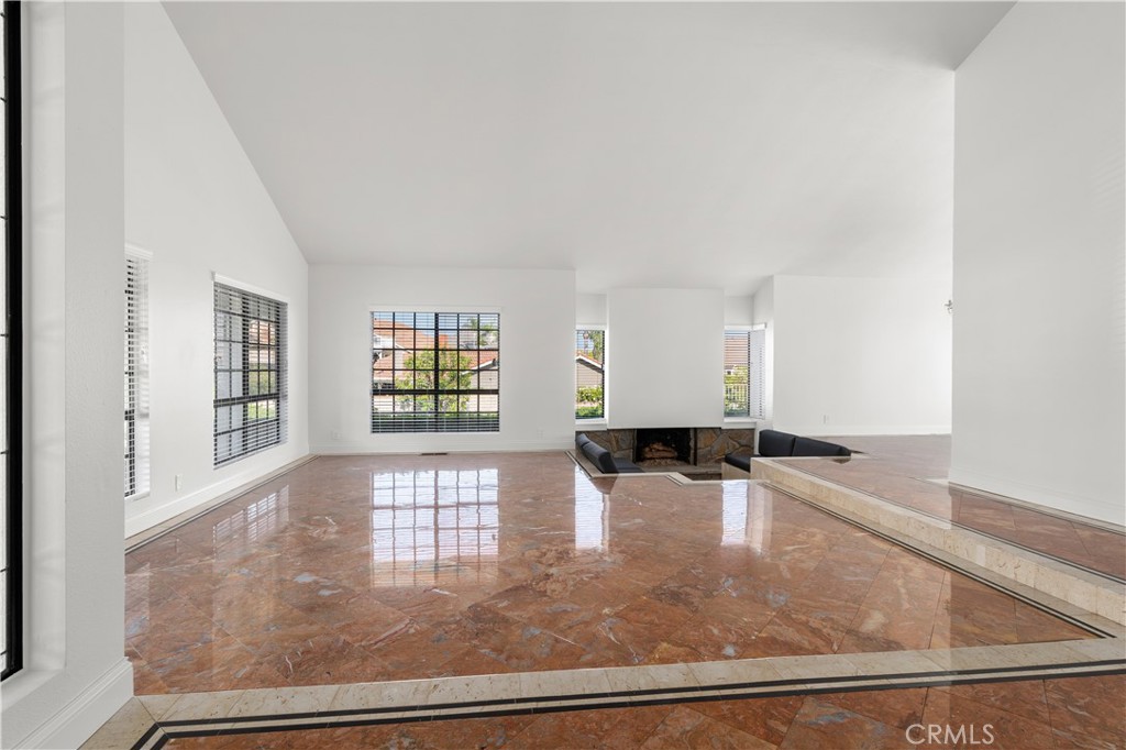 2326 N Rockridge