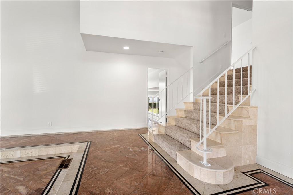 2326 N Rockridge