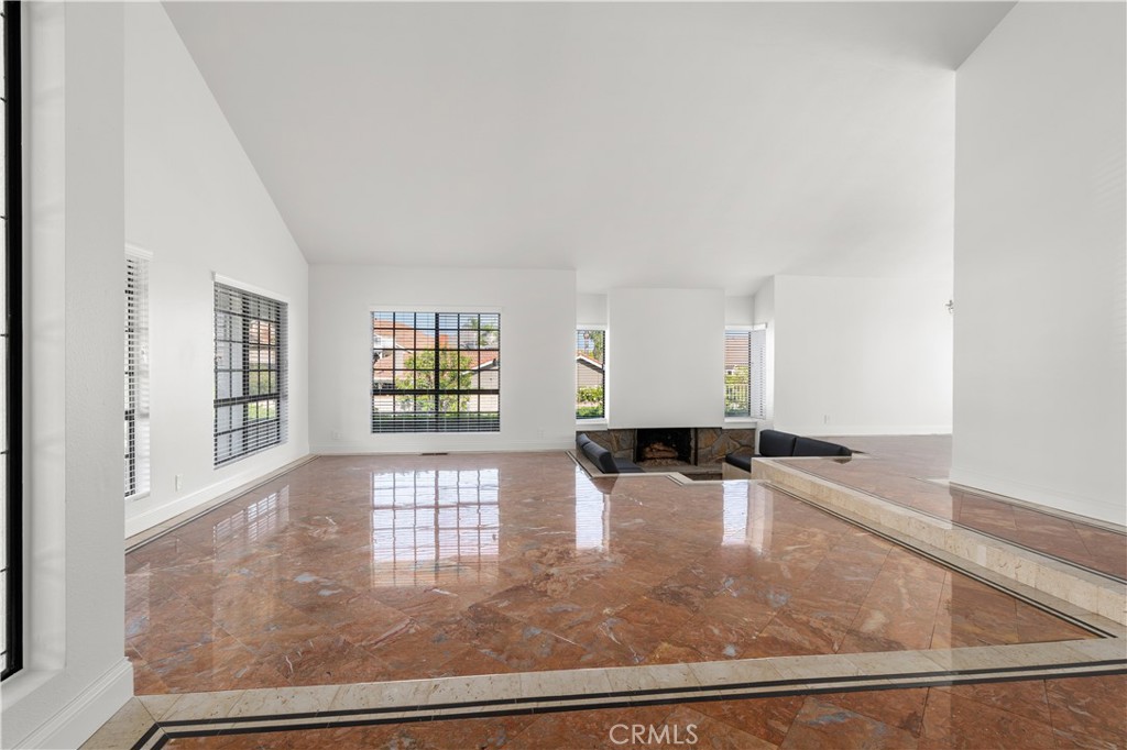 2326 N Rockridge