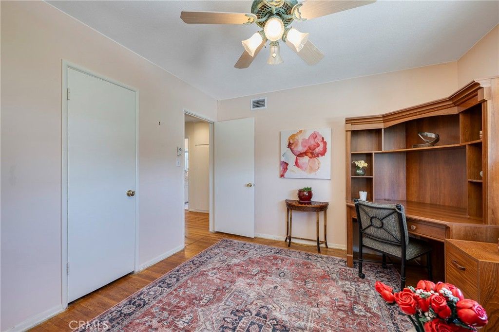 listing image 130726783023282245289