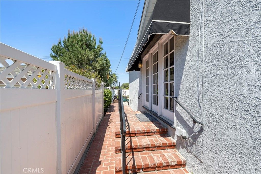 listing image 130724654048574138811