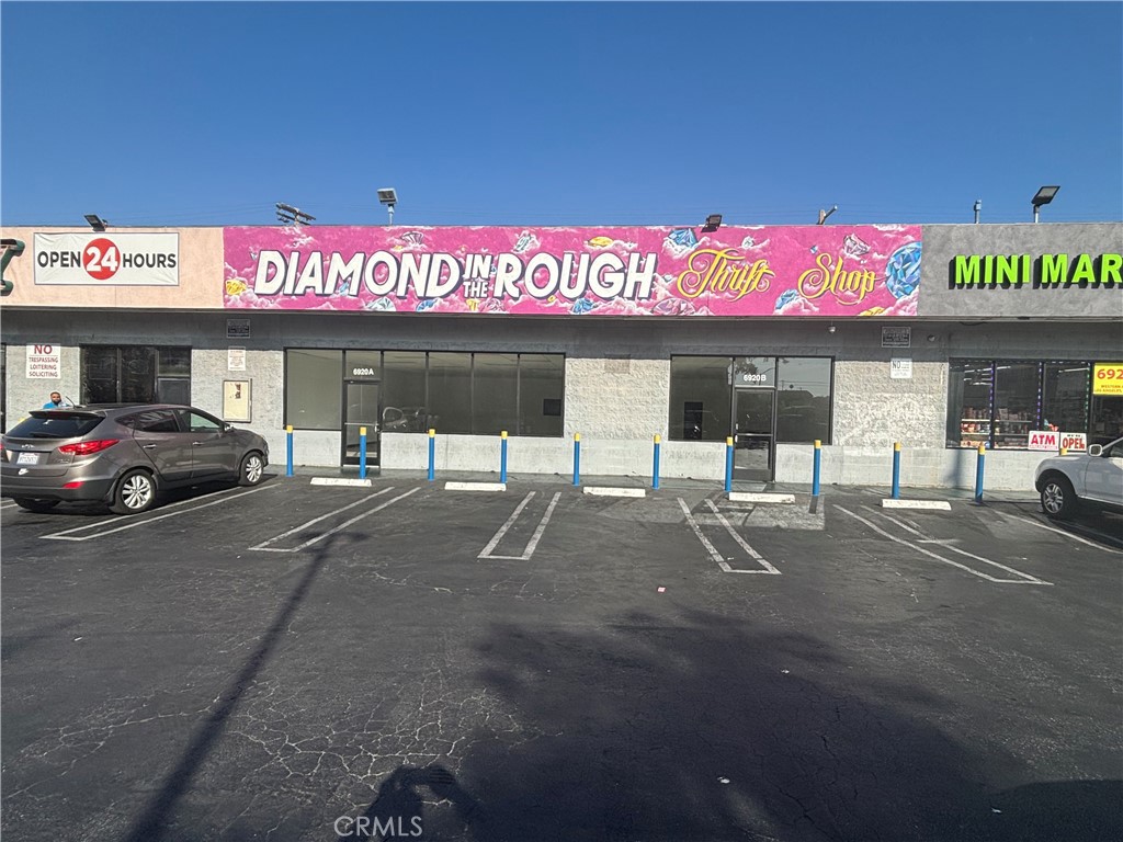Sharp 3200 sq ft retail office multi-use commercial building for lease on the high traffic exposure WESTERN AVE with walls of glass and clean work space. Large parking lot for at least 20 cars 5 year lease preferred