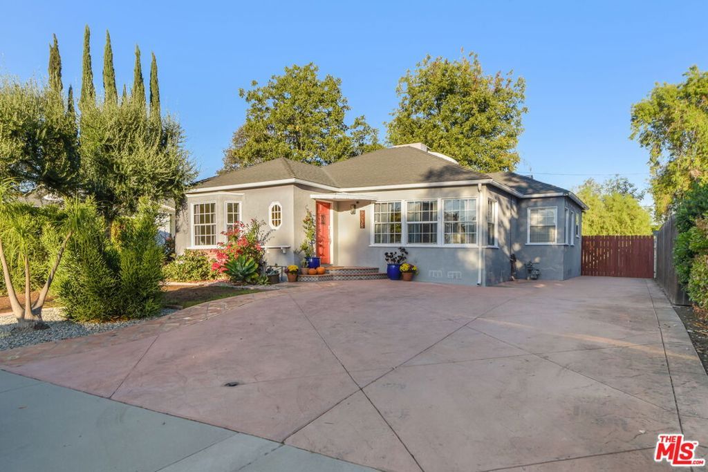 Photo of 5638 Beck Avenue, North Hollywood, CA 91601 (MLS # 25608245)
