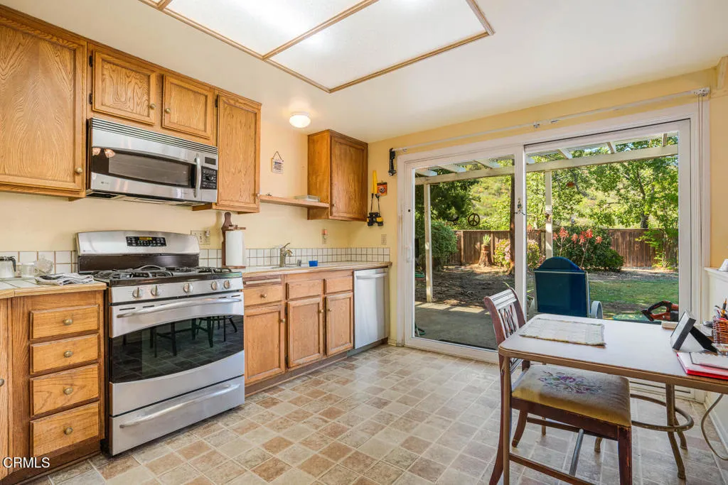 Oak Park, California 91377, United States, 4 Bedrooms Bedrooms, ,3 BathroomsBathrooms,Residential,Active,122810