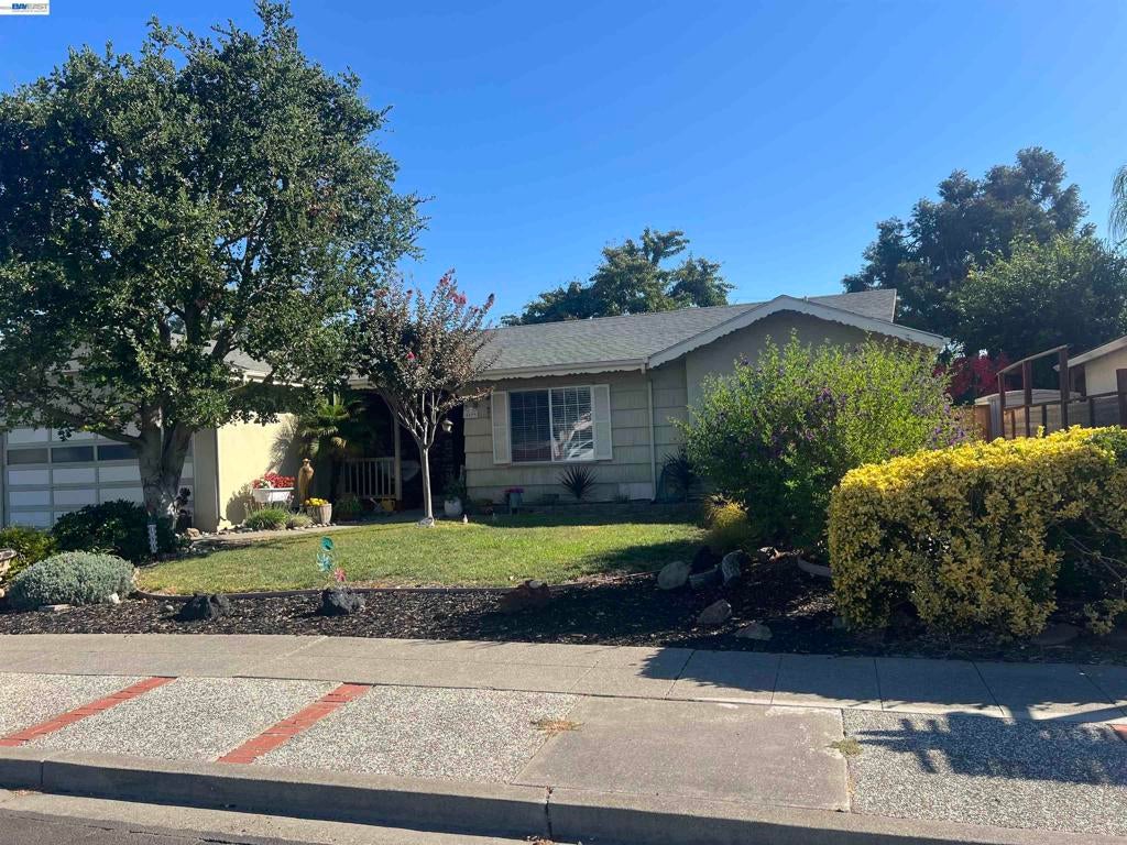 8499 Bandon Dr