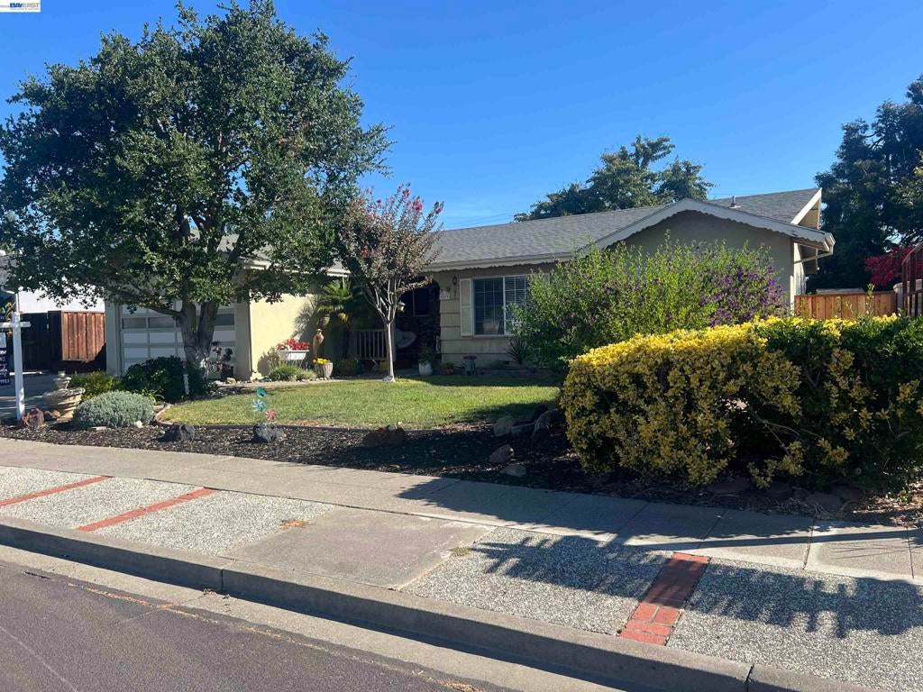 8499 Bandon Dr