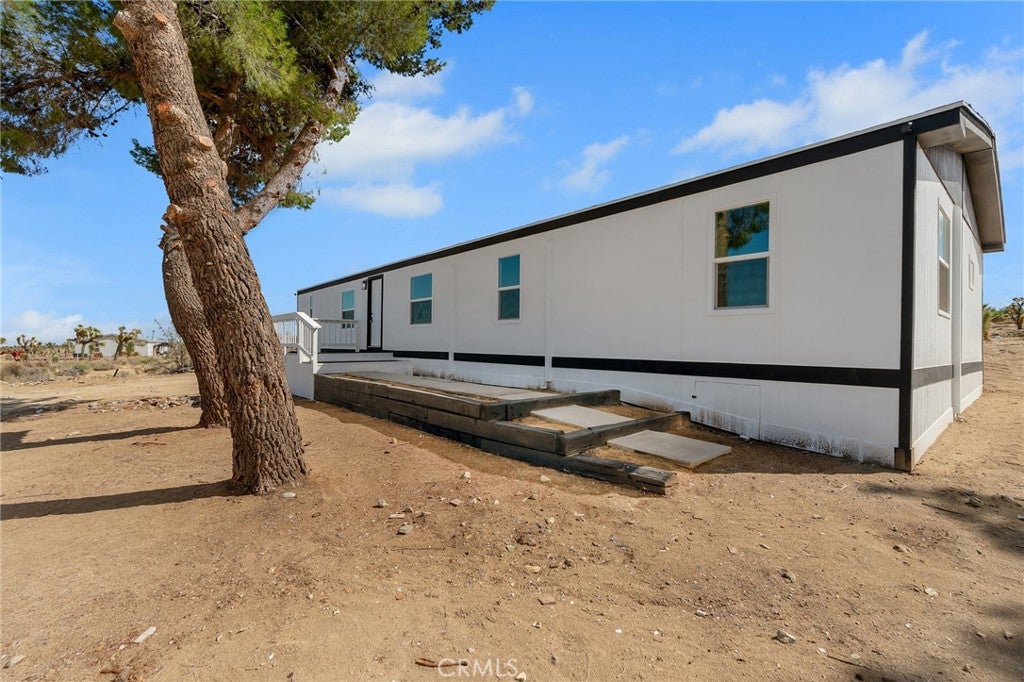 1563 Mono Road