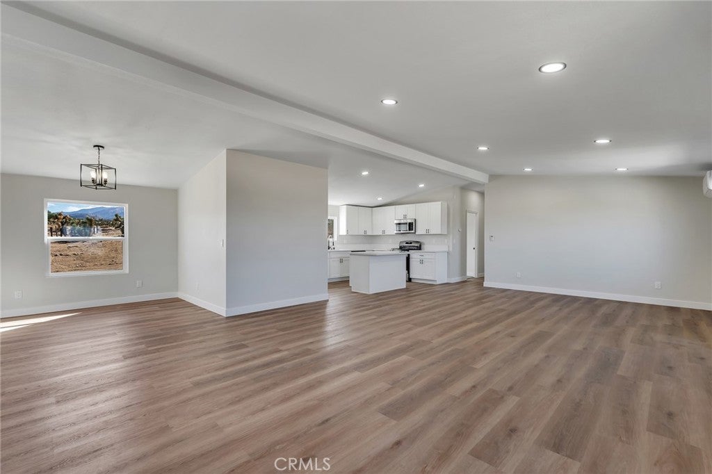 1563 Mono Road