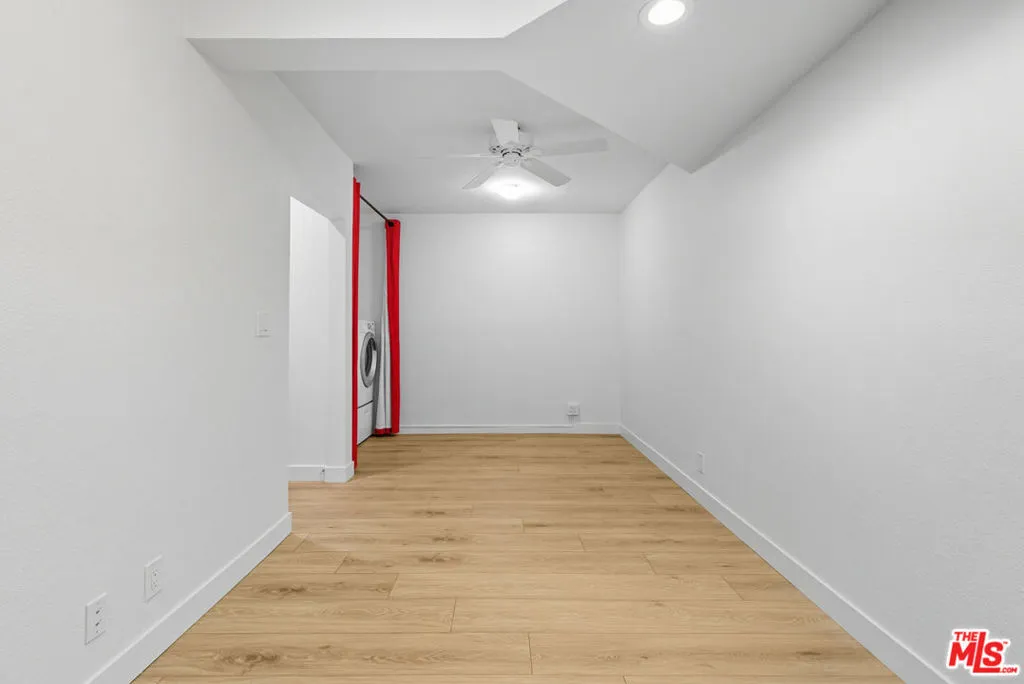 Tarzana, California 91356, United States, 2 Bedrooms Bedrooms, ,3 BathroomsBathrooms,Residential,Active,217263