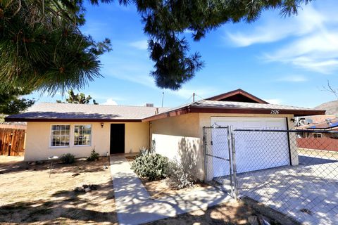 Photo of 7526 Apache Trail, Yucca Valley, CA 92284 (MLS # 219143766DA)