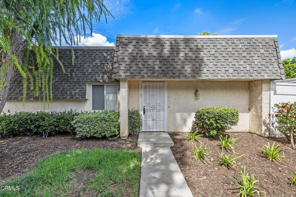 This property is a rare gem in the Briarcliffe community offering a unique opportunity to own a single story prime unit in this sought-after complex. This three-bedroom, two-bathroom home has newer flooring in living areas, new stove, new dishwasher, recessed lighting, recently painted interior of home, five-and-one-half-inch baseboards installed and more! A spacious floor plan with plenty of natural light creates a warm and inviting atmosphere. Situated in a prime Reseda location, you'll enjoy convenient access to shops, restaurants, and major freeways, making commuting and day-to-day errands a breeze. Plus, the peaceful cul-de-sac ensures privacy and minimal traffic. HOA offers a pool and tennis court. Don't miss the chance to make this wonderful property your own!