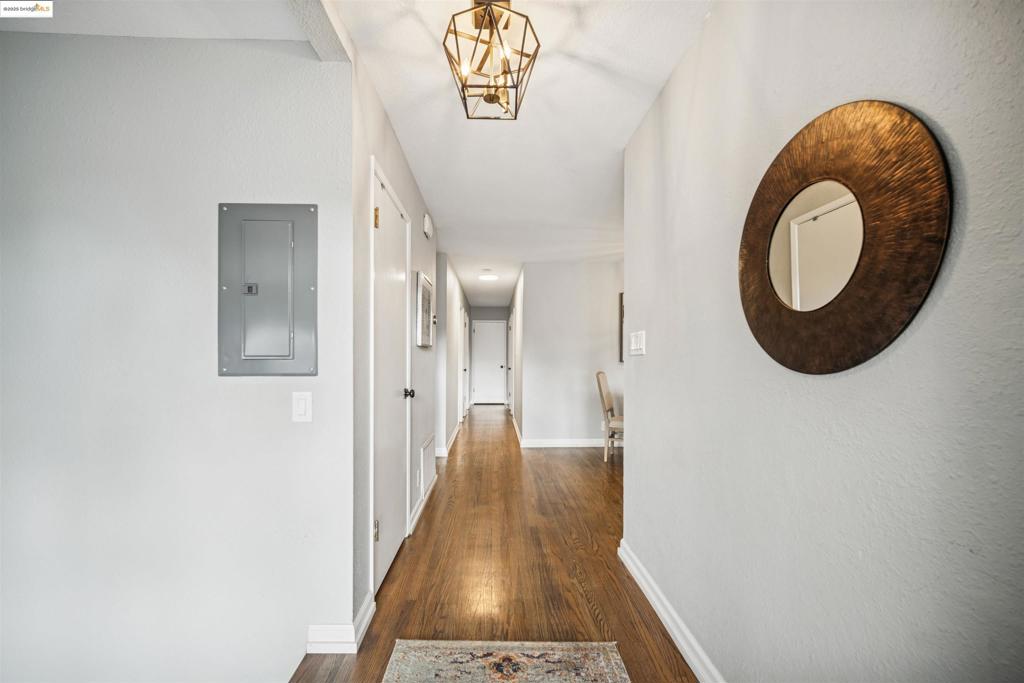CRESTWOOD - Residential
