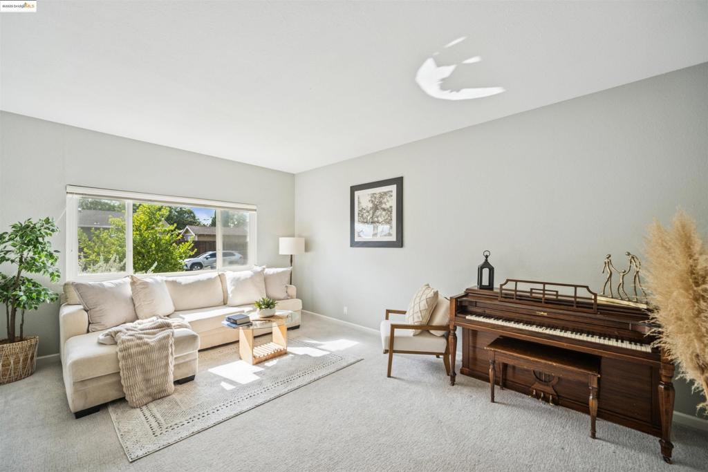 CRESTWOOD - Residential