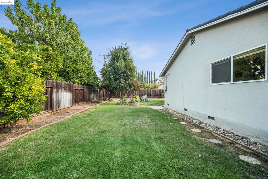 CRESTWOOD - Residential