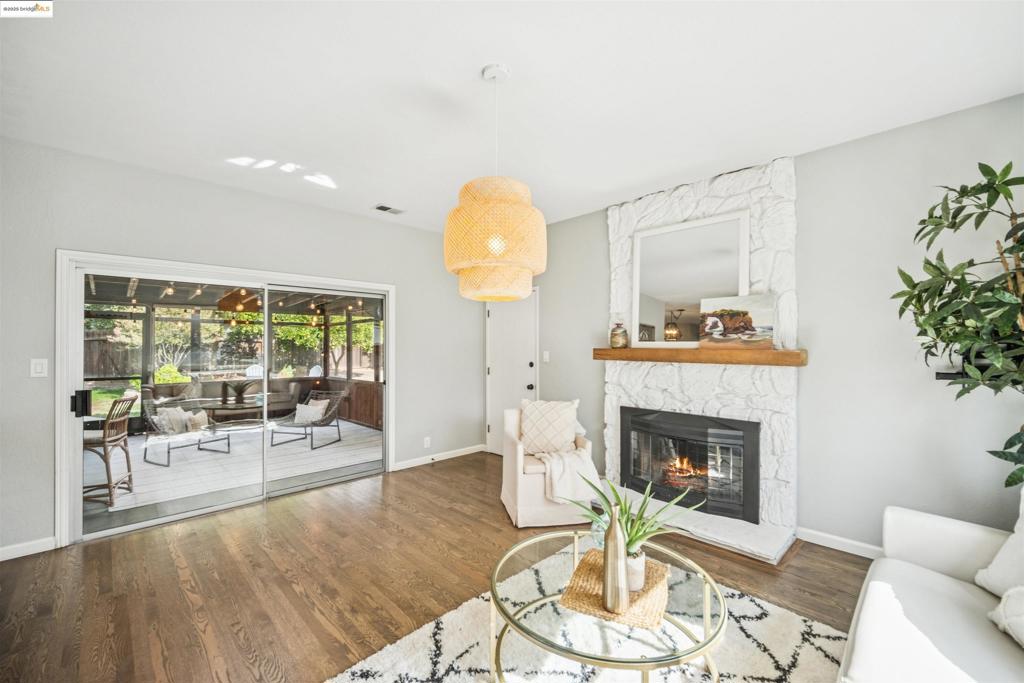 CRESTWOOD - Residential