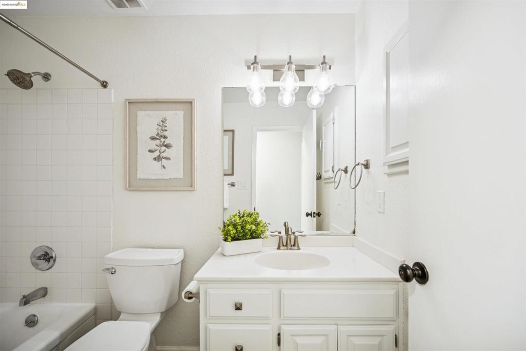 CRESTWOOD - Residential