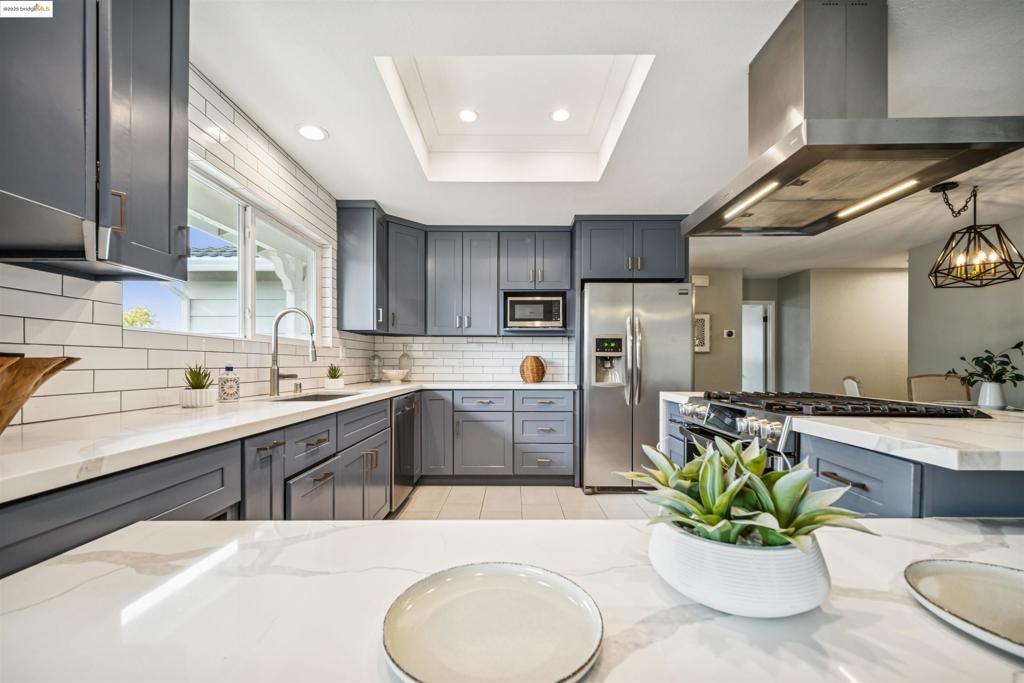 CRESTWOOD - Residential
