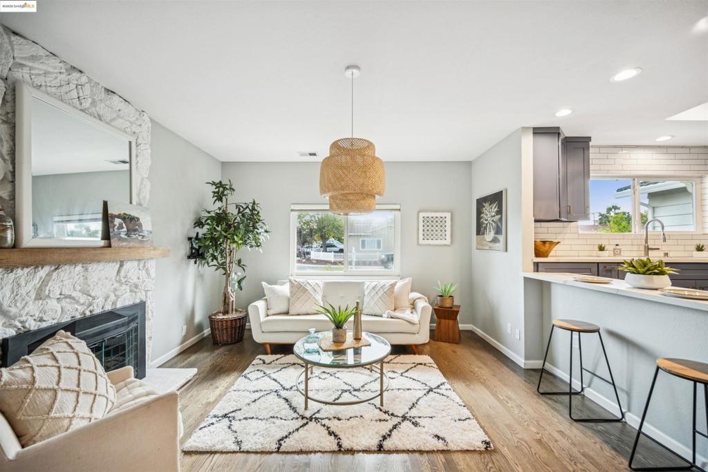 CRESTWOOD - Residential