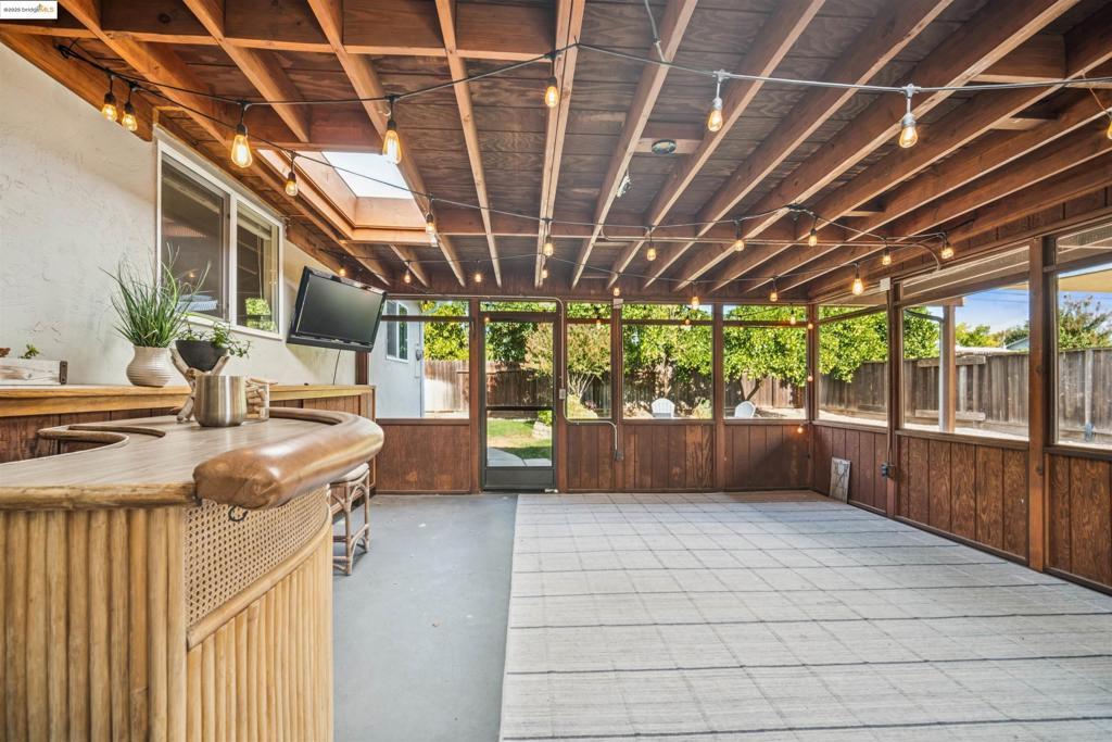 CRESTWOOD - Residential