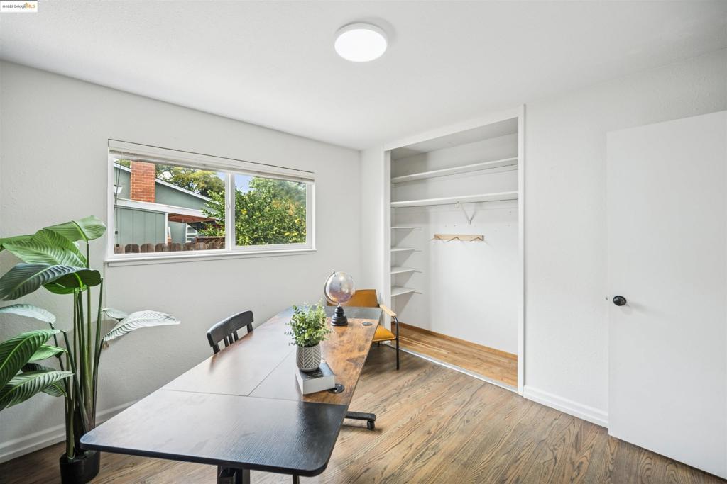 CRESTWOOD - Residential