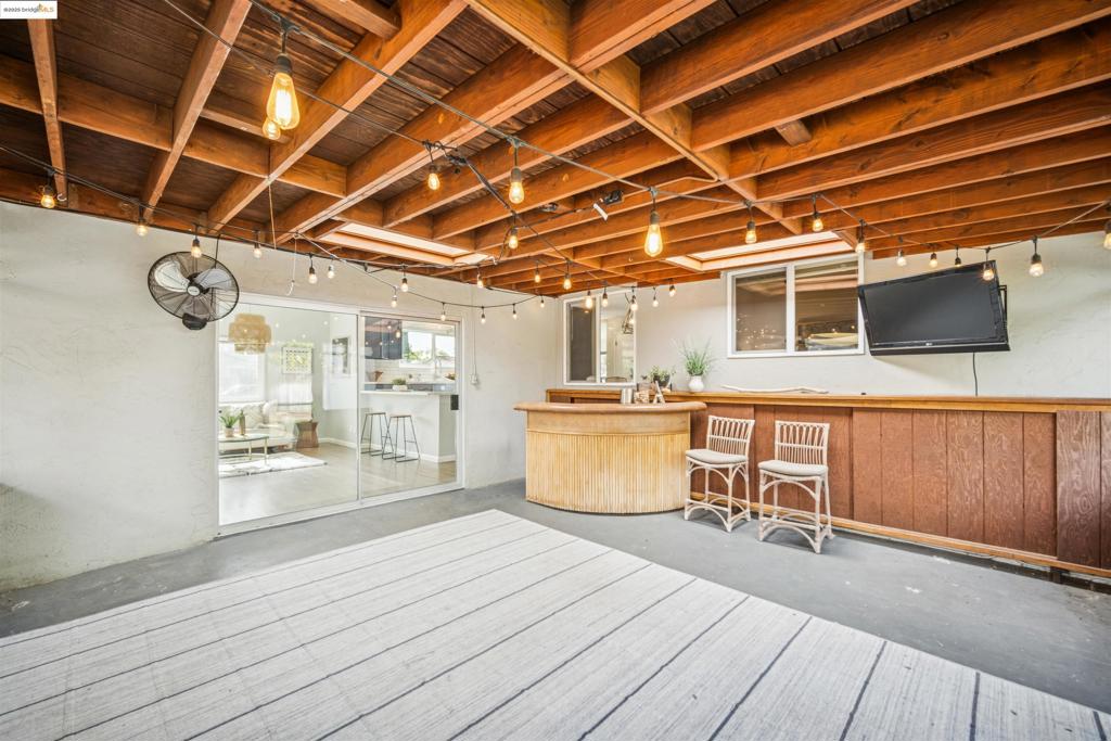 CRESTWOOD - Residential