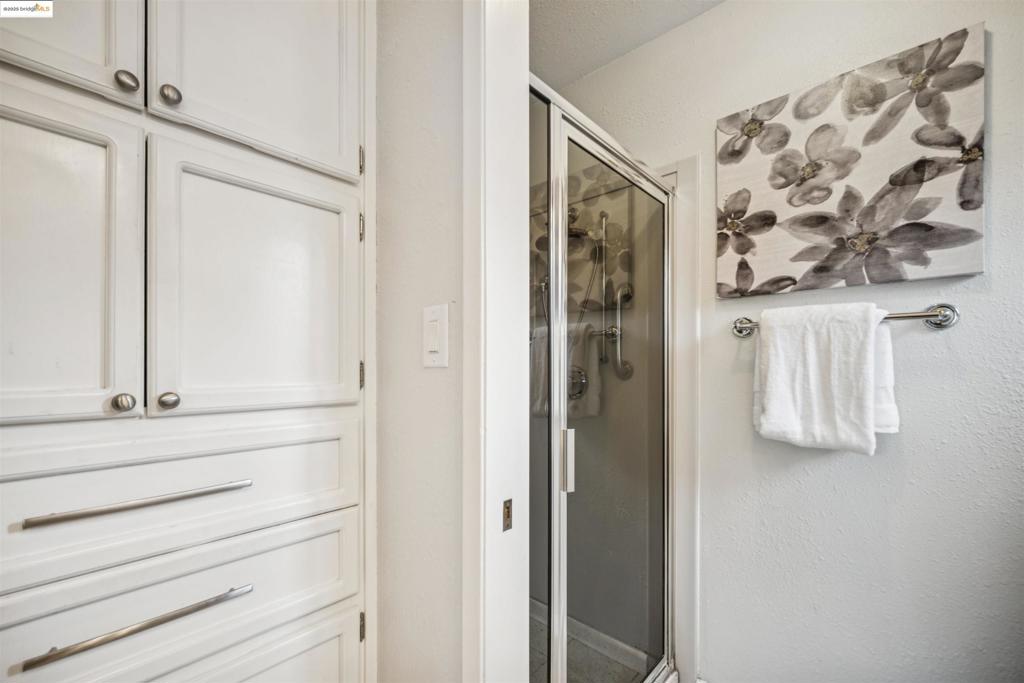 CRESTWOOD - Residential