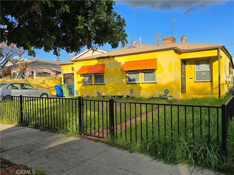 Photo of 5716 Willowcrest Ave, North Hollywood, CA 91601 (MLS # SR26094562)