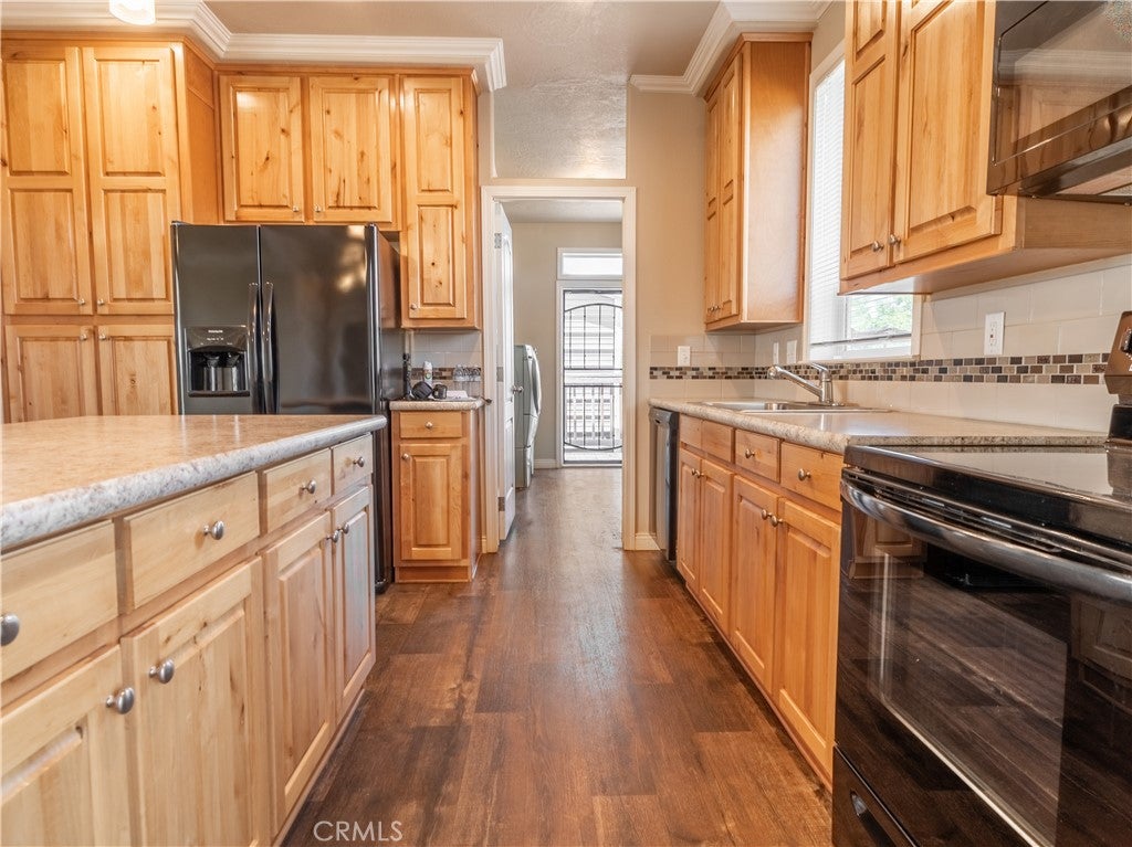 5548 Newland