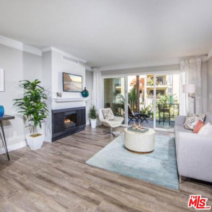 6600 Beachview Drive 404