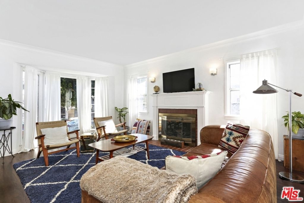 listing image 130723896936562207327