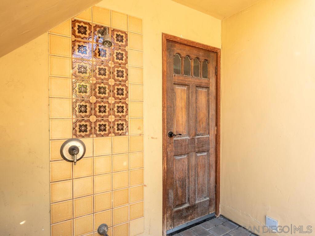 Coronado Village - Residential Lease