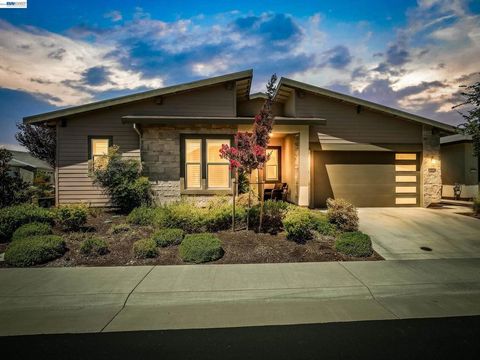 Photo of 3001 Compass Ln LN, Roseville, CA 95747 (MLS # 41142336)