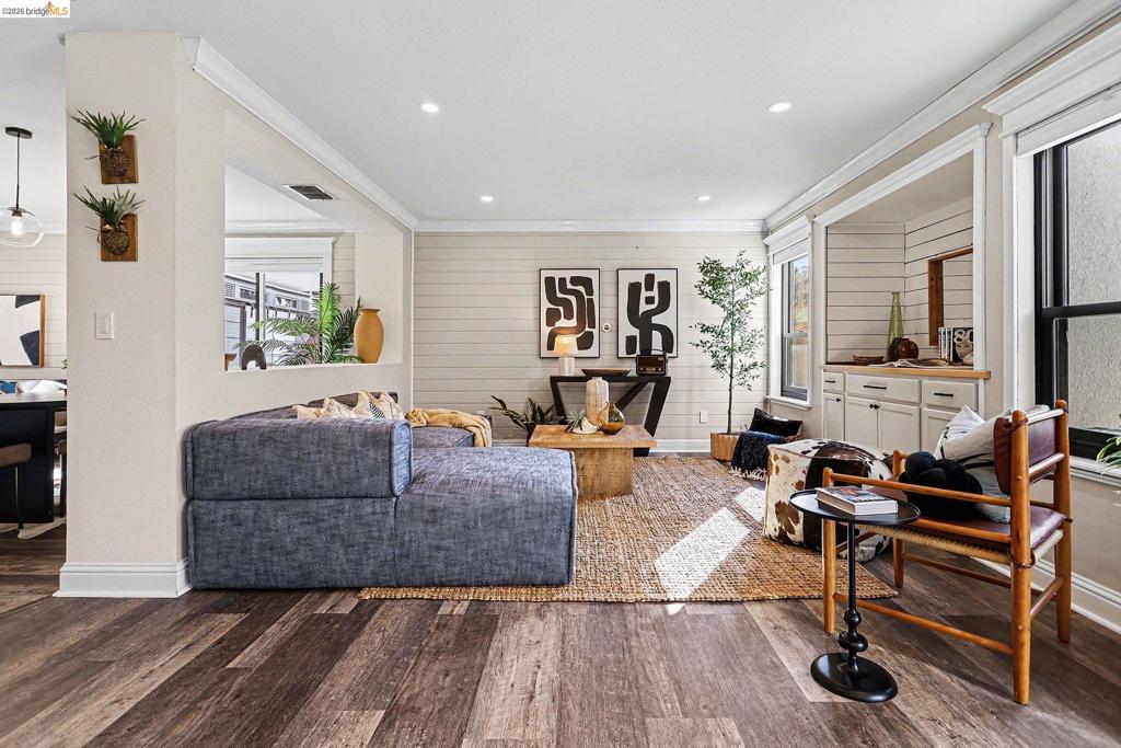 2013 2013 Hedge Avenue