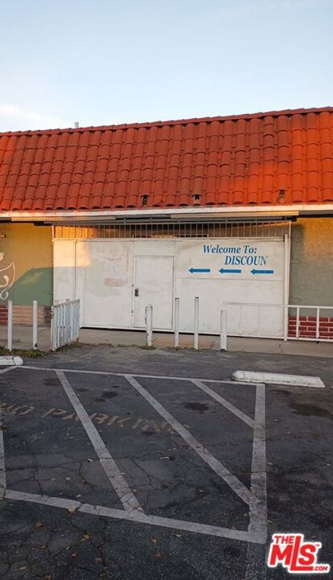 Photo of 1610 N Willowbrook Avenue, Compton, CA 90222 (MLS # 25625905)